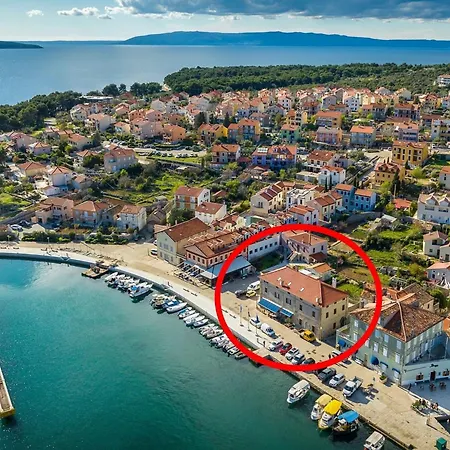 Apartment In Near Old Town & *