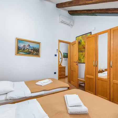 In Near Old Town & Cres