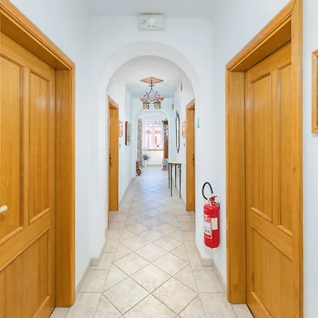 In Near Old Town & * Cres