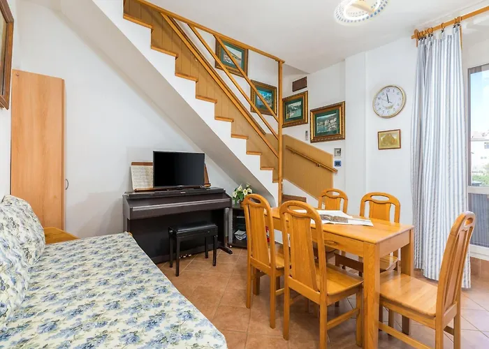 Apartmán In Near Old Town & *