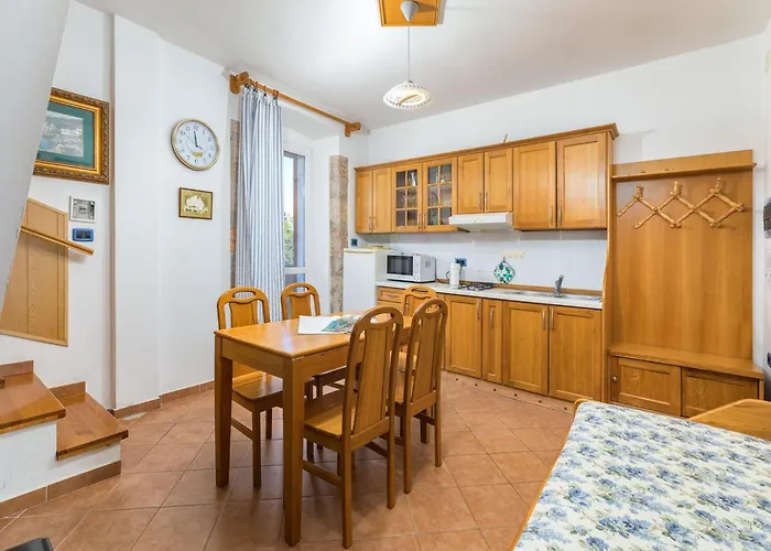 Apartmán In Near Old Town & Cres