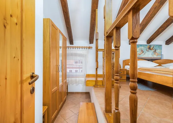 Apartmán In Near Old Town & Cres