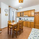 Daire In Near Old Town & Cres