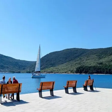 In Near Old Town & * Cres