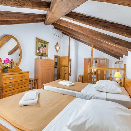 In Near Old Town & * Cres