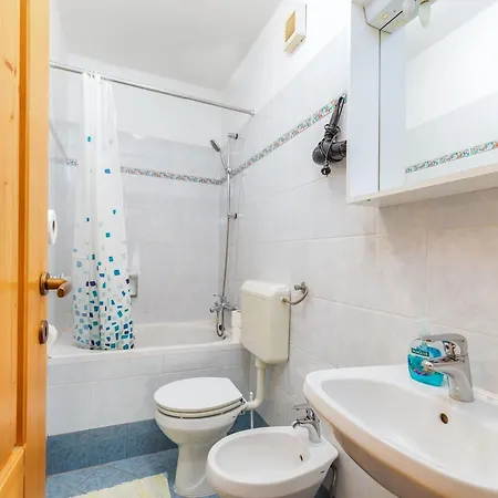 Apartment In Near Old Town & Cres