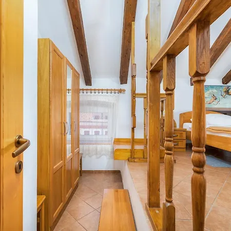 Apartment In Near Old Town & Cres