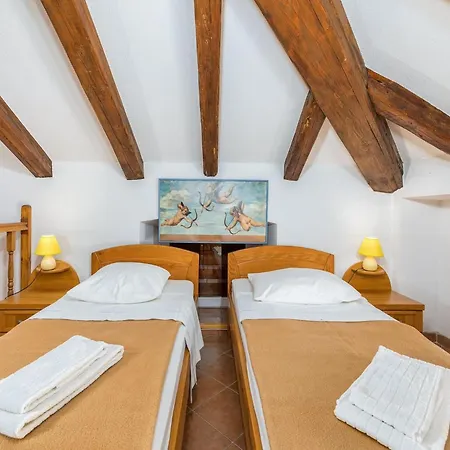 In Near Old Town & * Cres