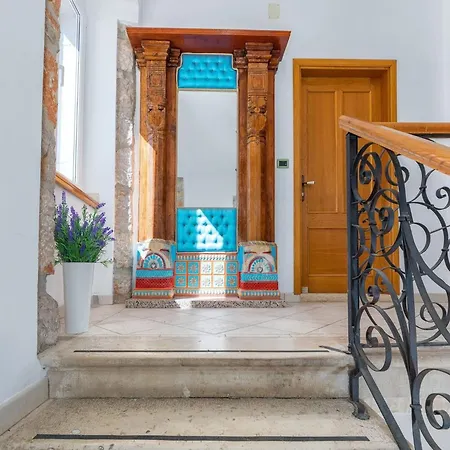 In Near Old Town & Apartment