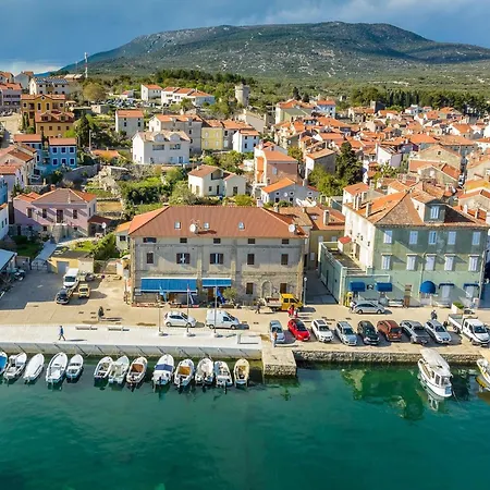 In Near Old Town & Cres