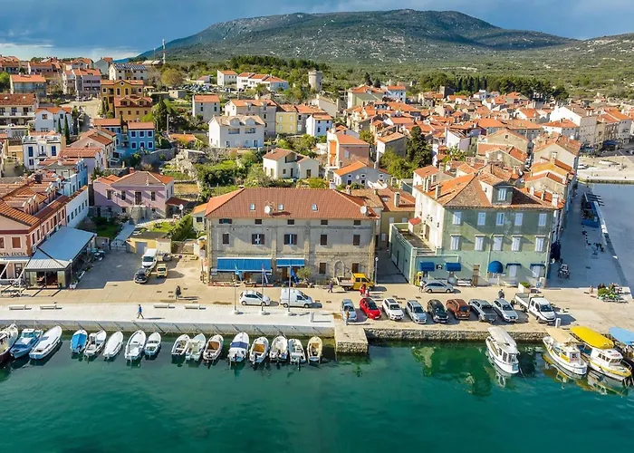 In Near Old Town & Cres